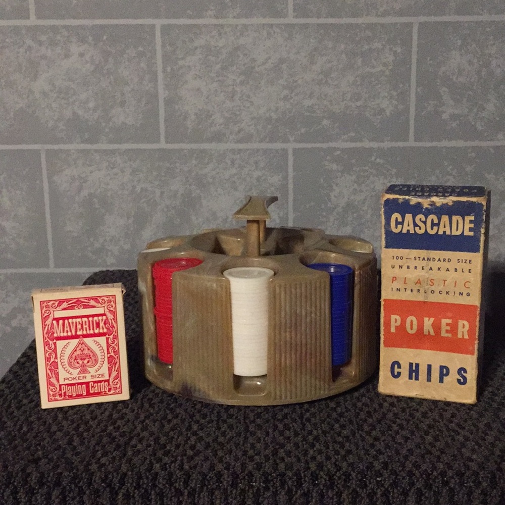 Vintage Poker Set with 1 deck + extra chips